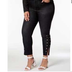 NWT Seven7 Plus Side Slit & Grommets Skinny Jean